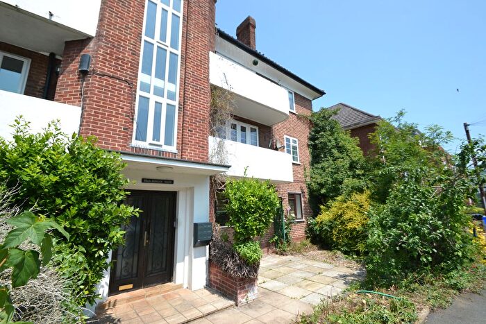 2 Bedroom Flat To Rent In Courtlands, Maidenhead, SL6