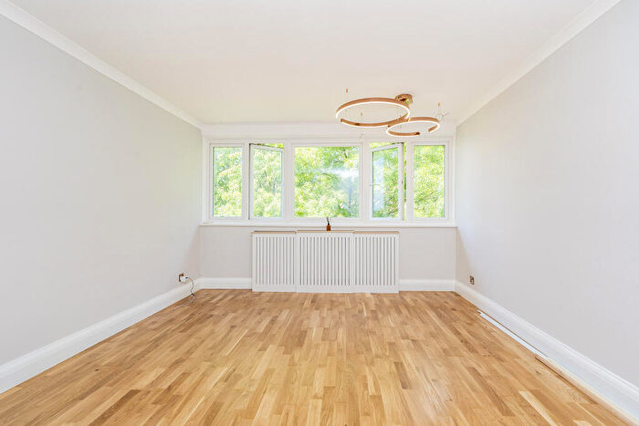 2 Bedroom Flat For Sale In Barnhill Road, Wembley, HA9