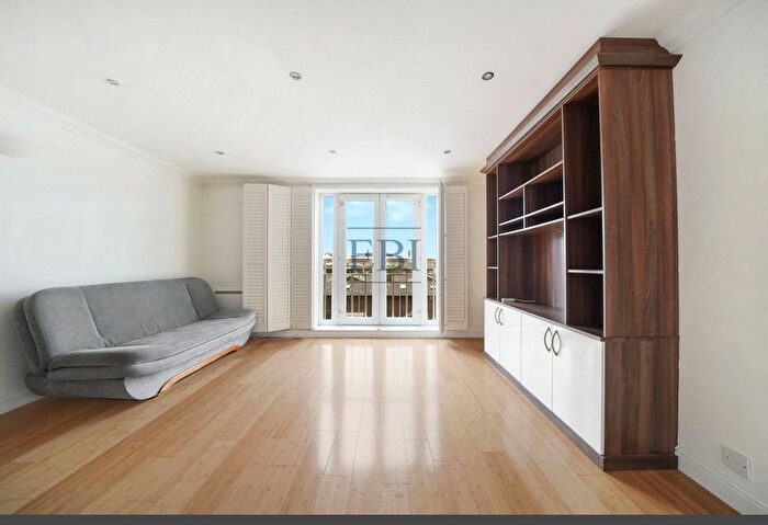 2 Bedroom Flat To Rent In Millennium Drive, Isle Of Dogs, London, E14