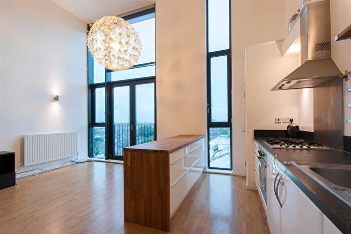 2 Bedroom Flat To Rent In Cowley Road, London, W3