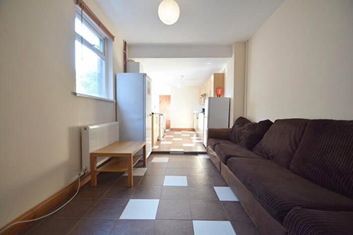 6 Bedroom House To Rent In Glenroy Street, Cathays, CF24