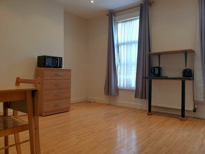 Studio To Rent In Mulkern Road, Archway, N19