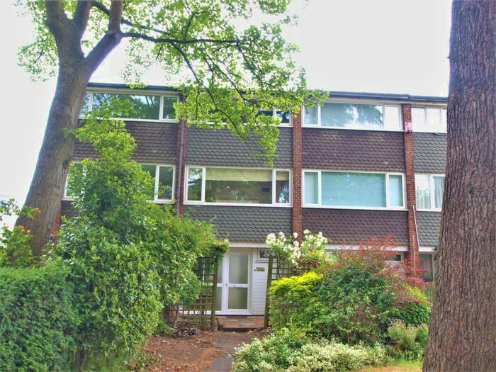 3 Bedroom Town House To Rent In Park Road, Bromley, BR1