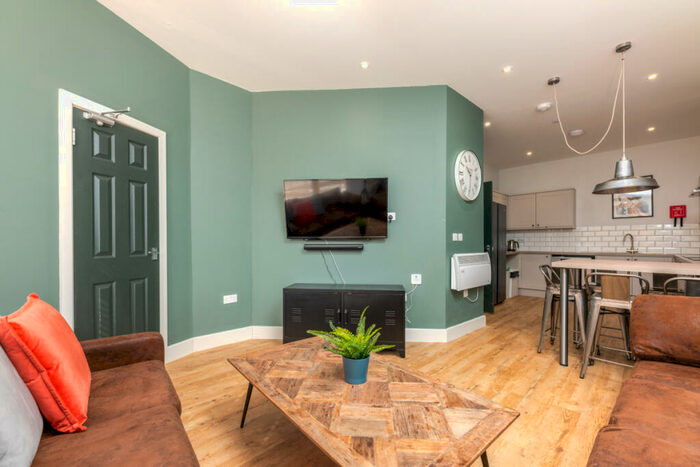 5 Bedroom Flat To Rent In Walter Road, Swansea, SA1