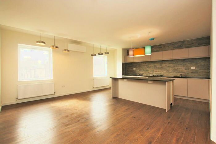 3 Bedroom Apartment To Rent In Glebe Crescent, Hendon, NW4