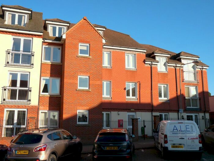 1 Bedroom Property To Rent In High Street, Edenbridge, TN8