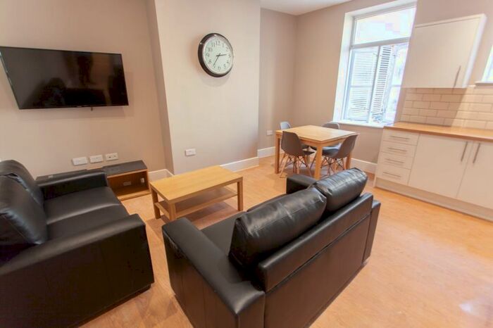 4 Bedroom Flat To Rent In Hardman Street, L1