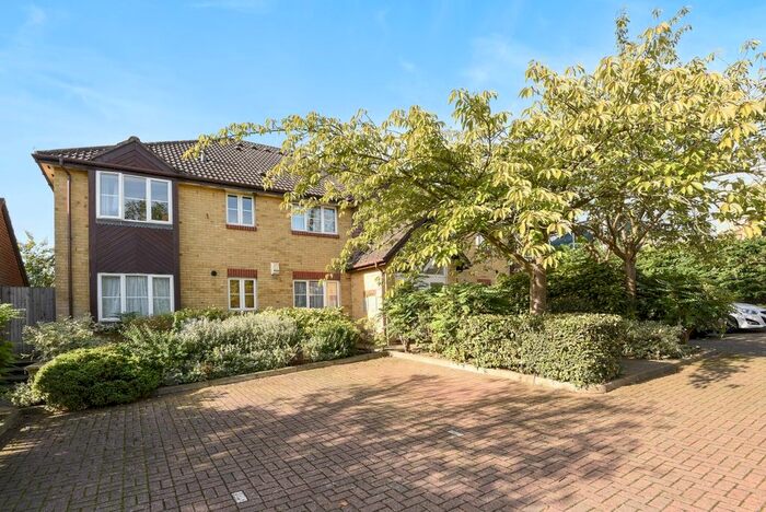 2 Bedroom Flat To Rent In Williamson Way, Mill End, Rickmansworth, WD3
