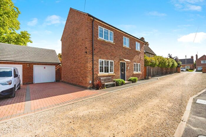 3 Bedroom Detached House For Sale In Monarch Gate, Rushden, Northamptonshire, NN10