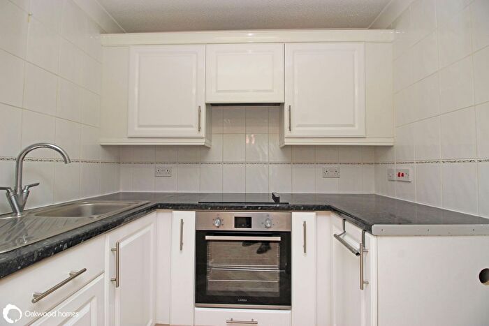 1 Bedroom Flat For Sale In Hunting Gate, Birchington, CT7