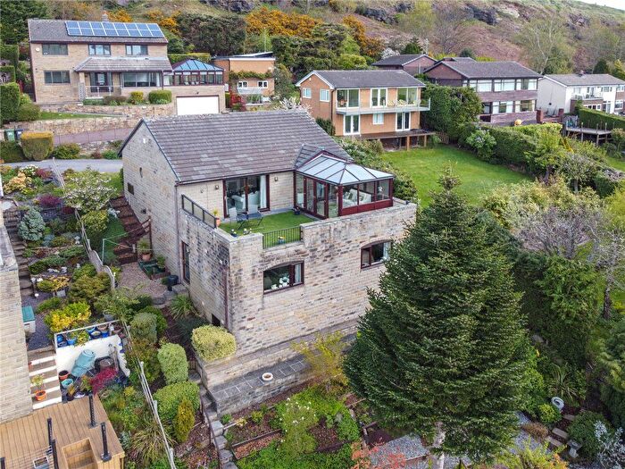 3 Bedroom Detached House For Sale In Daleside, Dewsbury, West Yorkshire, WF12