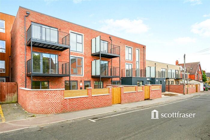 1 Bedroom Flat To Rent In Canterbury Court, Glanville Road, OX4