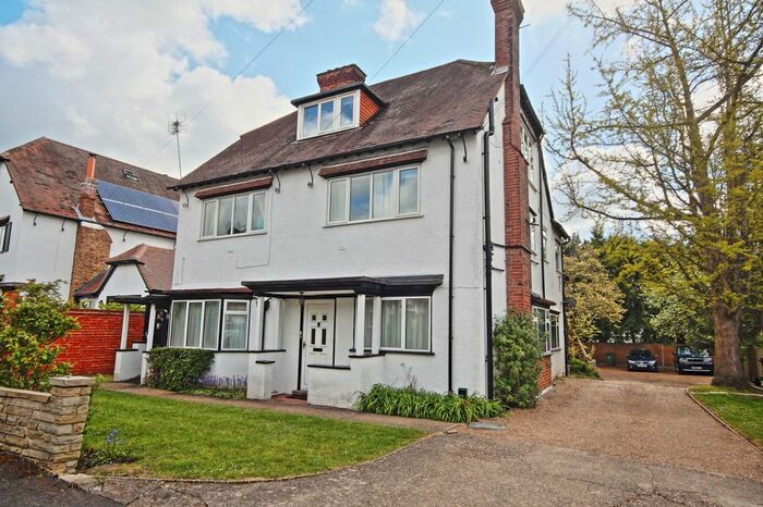 2 Bedroom Flat To Rent In York Road, Woking, GU22