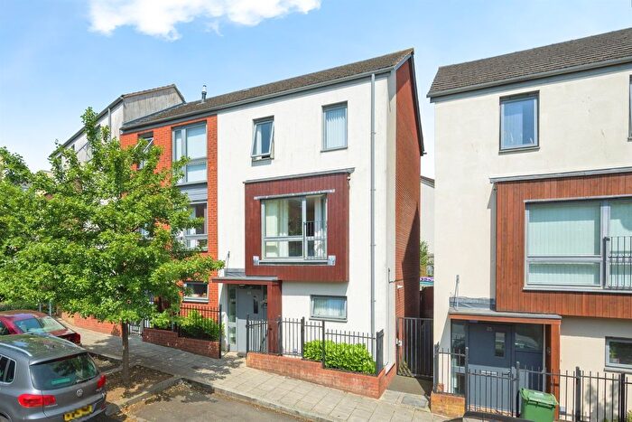 4 Bedroom End Terrace House For Sale In Wall Street, Plymouth, PL1