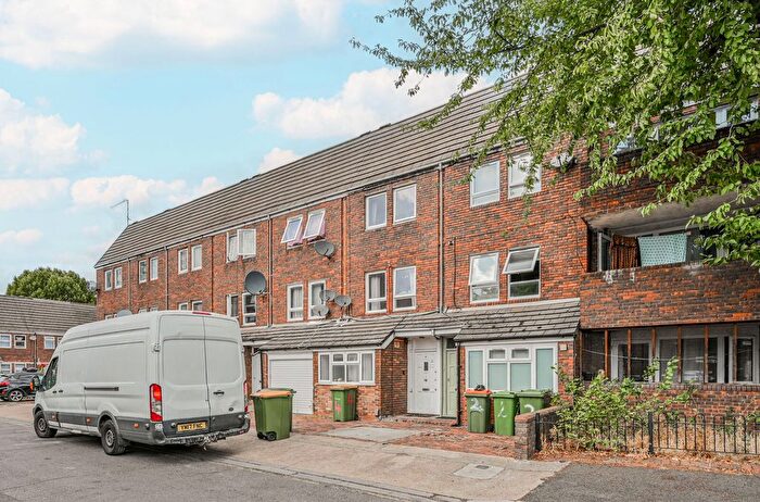 5 Bedroom Terraced House To Rent In James Close, Plaistow, London, E13