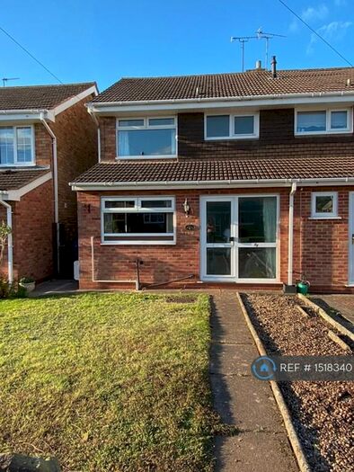 3 Bedroom Semi-Detached House To Rent In Burrows Road, Kingswinford, DY6