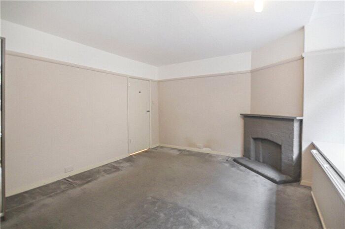 3 Bedroom Apartment To Rent In Queens Road, Weybridge, Surrey, KT13