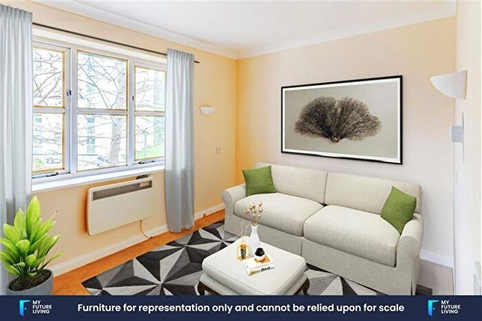 1 Bedroom Flat To Rent In Alexandra Lodge, Weybridge, KT13
