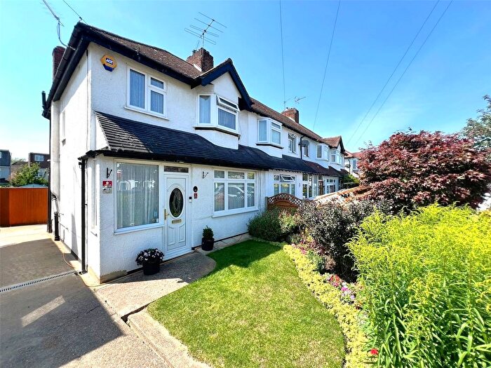 3 Bedroom End Of Terrace House For Sale In Wills Crescent, Whitton, Hounslow, TW3