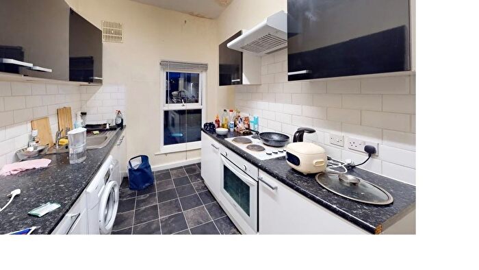 2 Bedroom Flat To Rent In Belle Vue Road, Leeds, LS3
