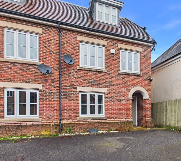 4 Bedroom End Of Terrace House To Rent In North Close, Beaconsfield, Buckinghamshire, HP9