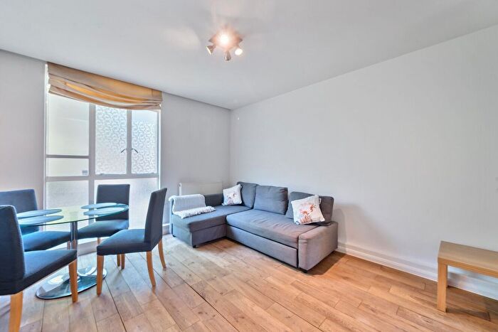1 Bedroom Flat For Sale In Hallfield Estate, Bayswater, London, W2