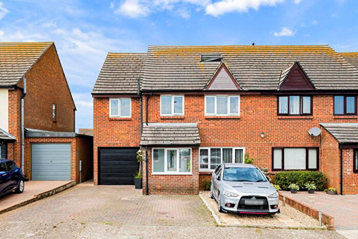 6 Bedroom Semi-Detached House For Sale In Manley Close, Whitfield, Dover, CT16