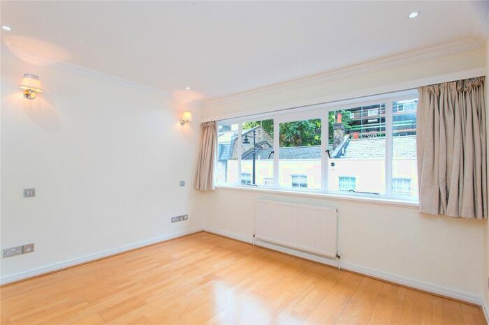 3 Bedroom Mews To Rent In Eaton Row, Belgravia, London, SW1W