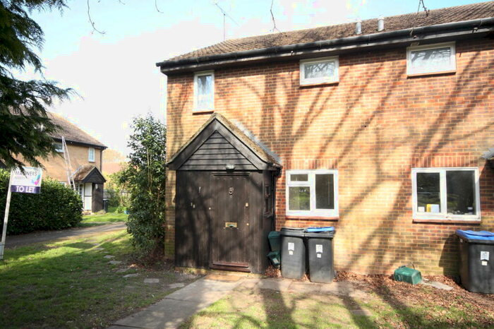 1 Bedroom Terraced House To Rent In Hawkswell Walk, Woking, GU21