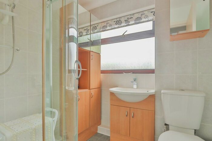 2 Bedroom Apartment For Sale In Waddington Court, Cottingham Road, Hull, HU5