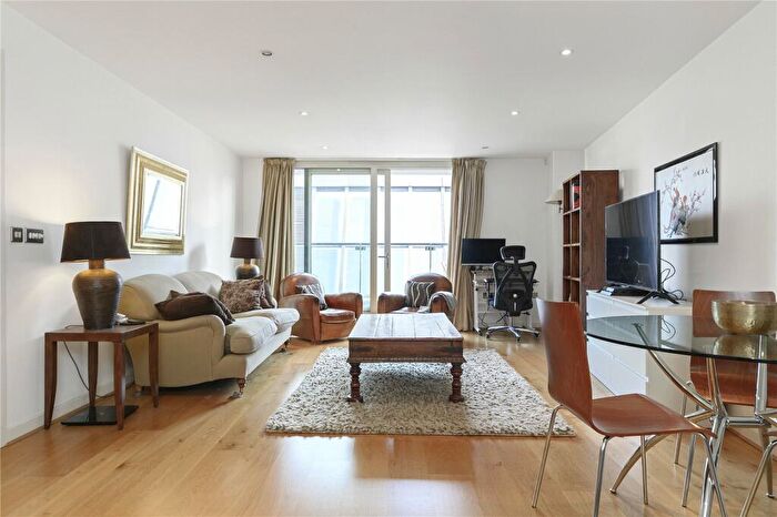 1 Bedroom Apartment To Rent In Dickinson Court, Brewhouse Yard, London, EC1V