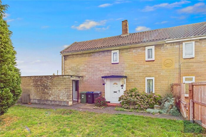 3 Bedroom Semi-Detached House For Sale In Newleaze, Trowbridge, BA14