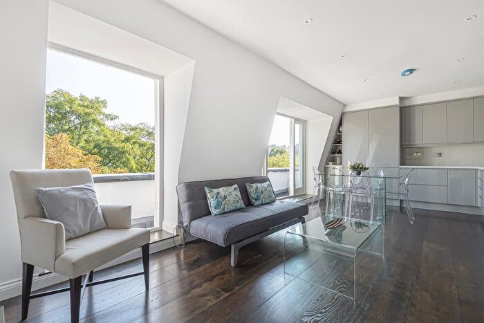 2 Bedroom Flat To Rent In Russell Road, Holland Park, W14