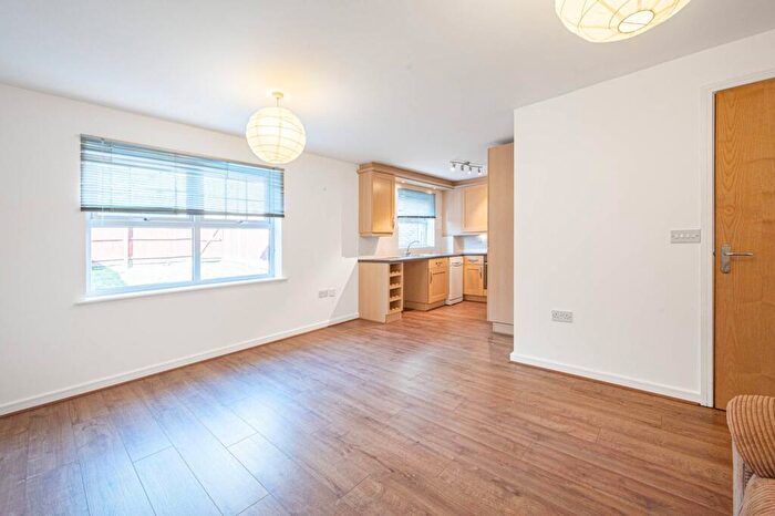 2 Bedroom Flat To Rent In Lancaster Road, East Barnet, Barnet, EN4