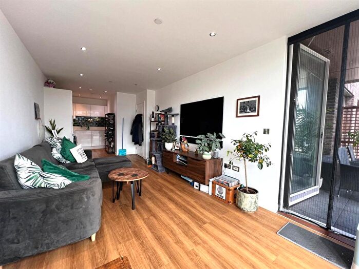 1 Bedroom Flat For Sale In Shackleton Way, London, E16