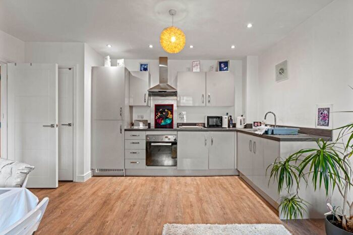 1 Bedroom Flat For Sale In Woodside Park, Rugby, CV21