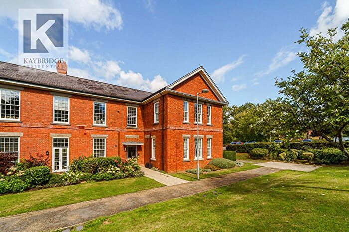 2 Bedroom Apartment For Sale In Sherwood Way, Epsom, KT19