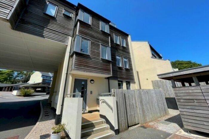 2 Bedroom Flat To Rent In Boscawen Woods, Truro, TR1