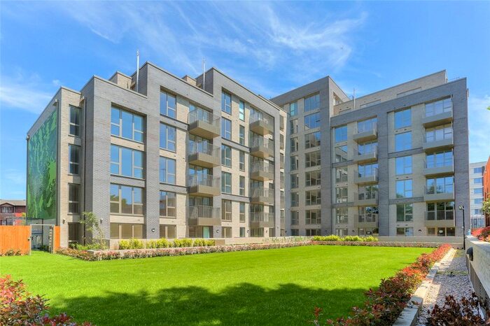 3 Bedroom Flat To Rent In West Street, Watford WD17