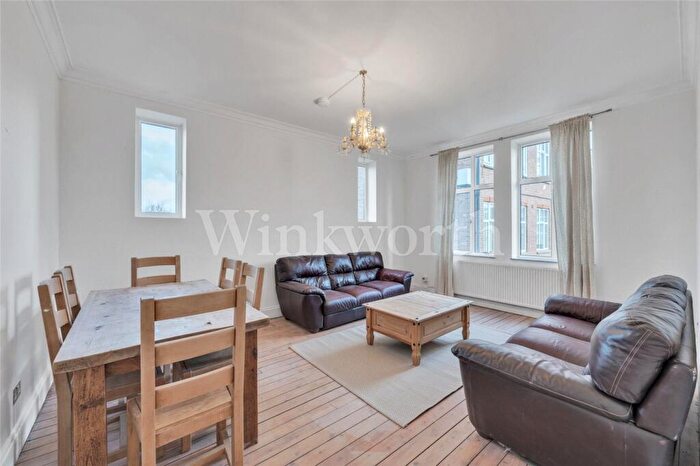 3 Bedroom Apartment To Rent In Golders Green Road, London, NW11