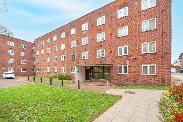 2 Bedroom Flat To Rent In Friern Barnet Lane, Whetstone, N20