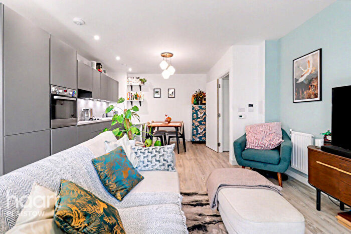 2 Bedroom Apartment For Sale In Thunderer Street, London, E13