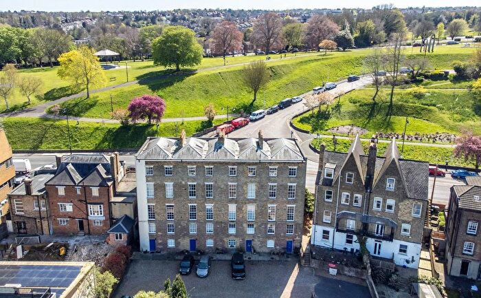 2 Bedroom Maisonette For Sale In New Road Avenue, Chatham, ME4