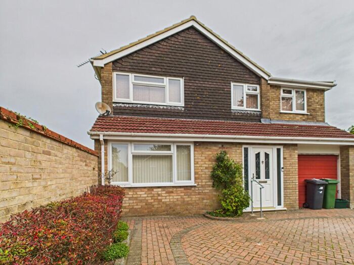 4 Bedroom Detached House To Rent In Heron Way, Kempshott, Basingstoke, RG22
