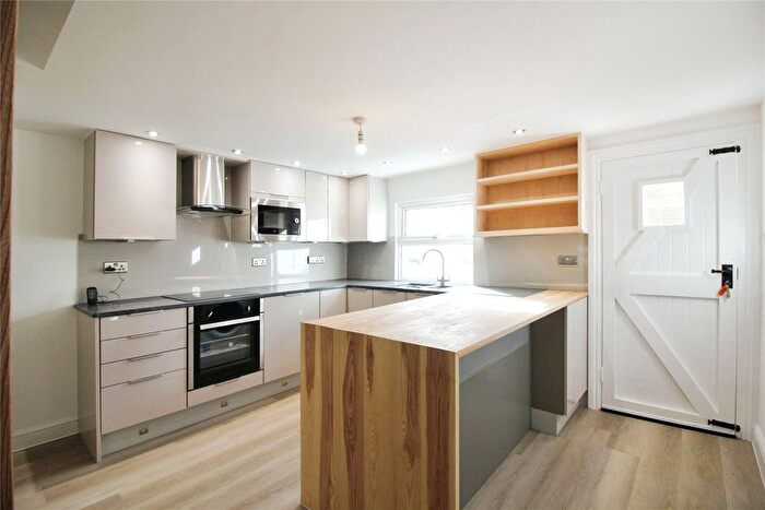 2 Bedroom Flat To Rent In Westfield Road, Reading, Berkshire, RG4