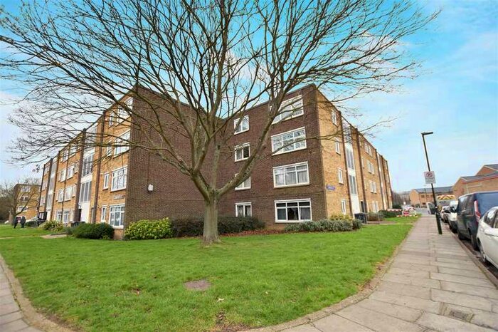 2 Bedroom Flat To Rent In Farm Road, Whitton, TW4
