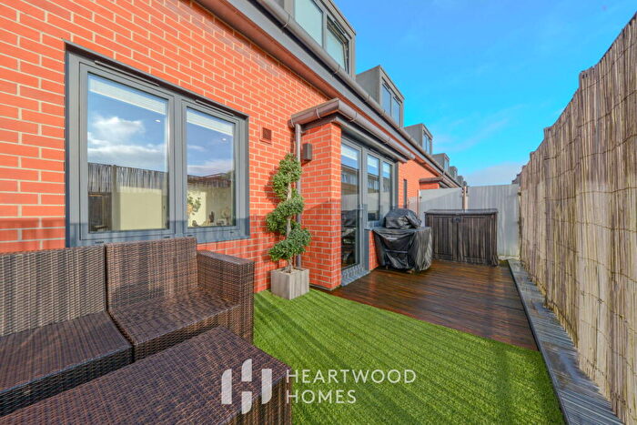 1 Bedroom Duplex For Sale In Apex House, Camp Road St Albans, AL1