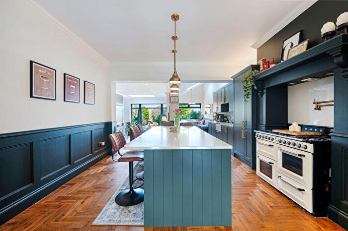 4 Bedroom Semi-Detached House For Sale In Vicarage Road, Poulton-le-fylde, FY6