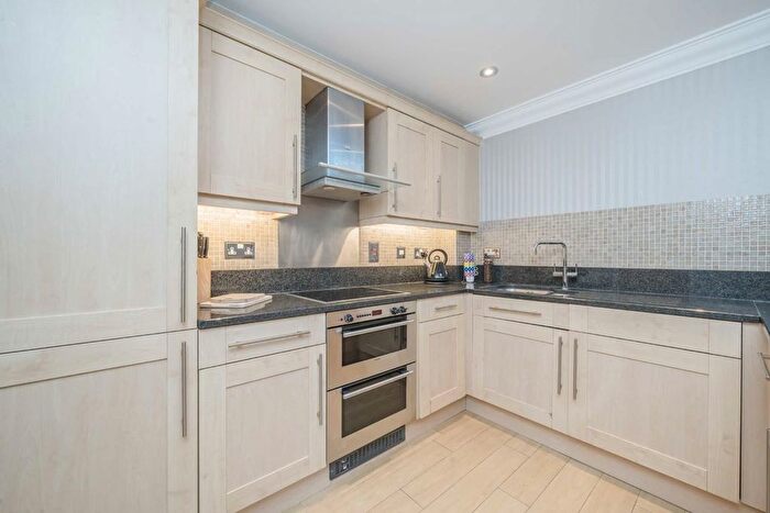2 Bedroom Flat For Sale In Devonshire Street, Chiswick, W4
