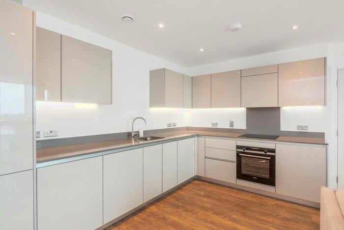 2 Bedroom Flat To Rent In Grand Union House, Alperton, Wembley, HA0